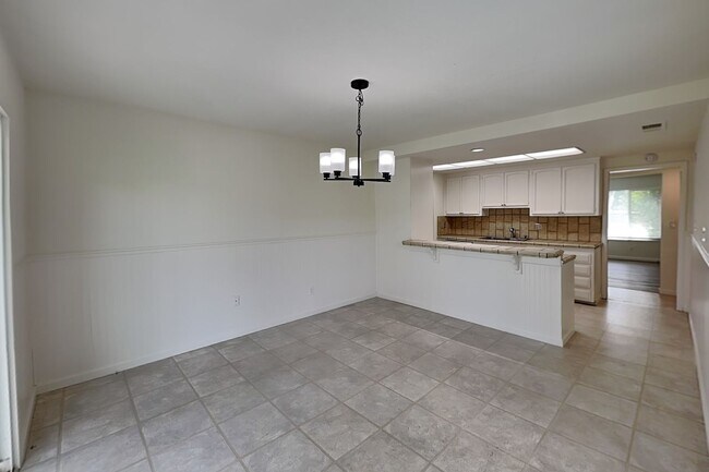 Building Photo - Halfplex with yard in South Land Park