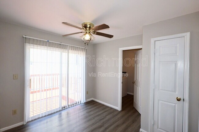 Building Photo - 1100 Lorieville Ln