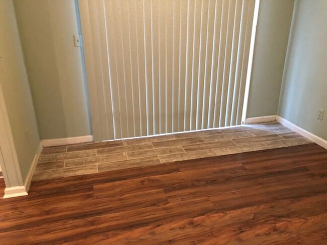 Building Photo - cute home