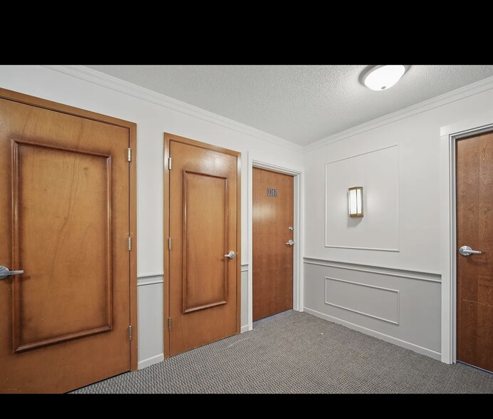 Primary Photo - 1100 50th St