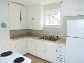 Building Photo - 1 Bedroom/1 Bath House with bonus office space on Fisher Creek in Sylva NC $1100 a month with a y...