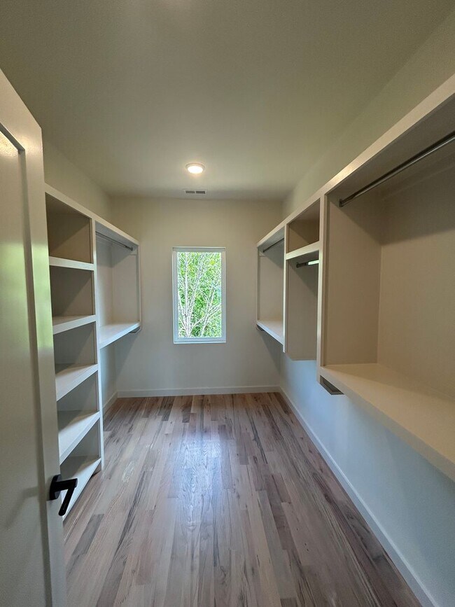 Building Photo - Amazing New Construction in North Nashville!