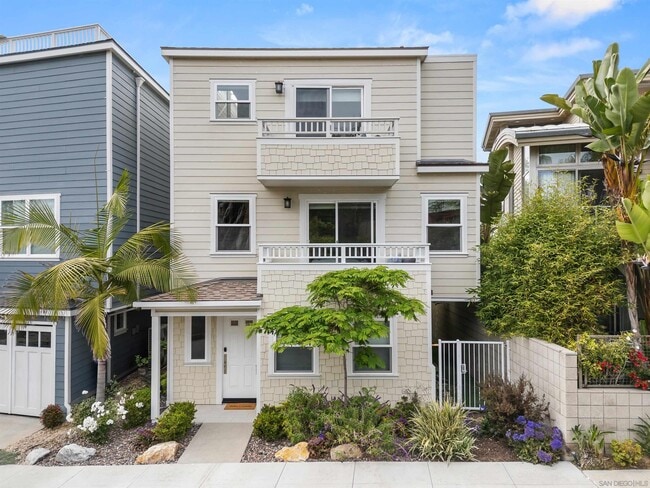 Building Photo - 298 Playa Del Sur St