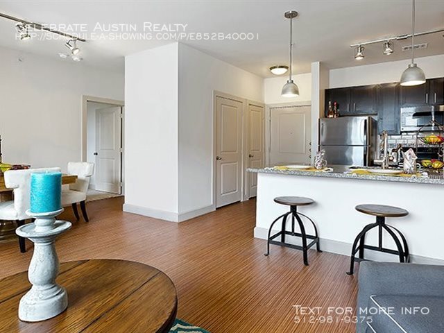 Building Photo - James on South First