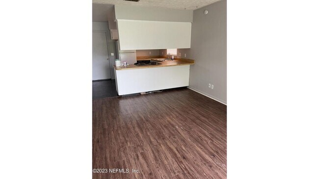 Building Photo - 6073 Shakespeare Dr