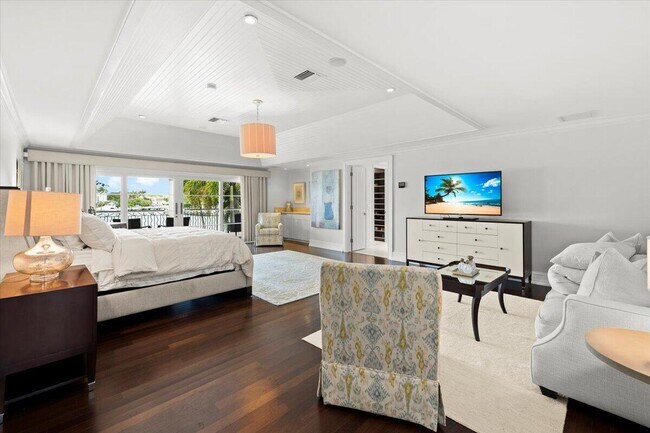 Building Photo - 1313 E Lake Dr