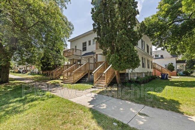 Building Photo - 1051 Pine Ave NW