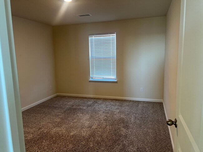 Building Photo - Room in House on Serena Dr