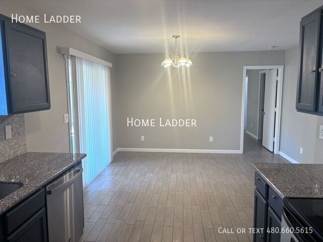 Building Photo - 7213 W Hilton Ave