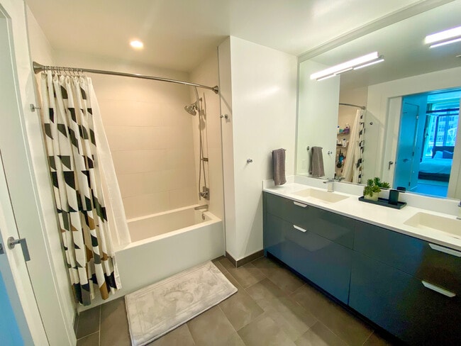 Building Photo - 1000 3rd St