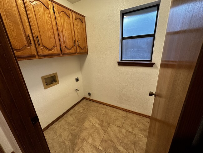 Laundry Room - 4617 Normandy Lane