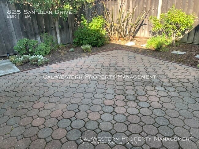 Building Photo - 825 San Juan Dr