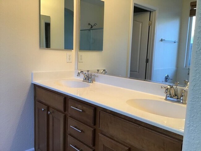 Building Photo - 3 Bedroom plus Den 2 Bath So. Reno Home