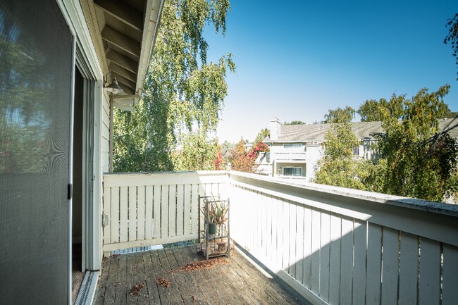 Building Photo - 2491 Creekside Ct