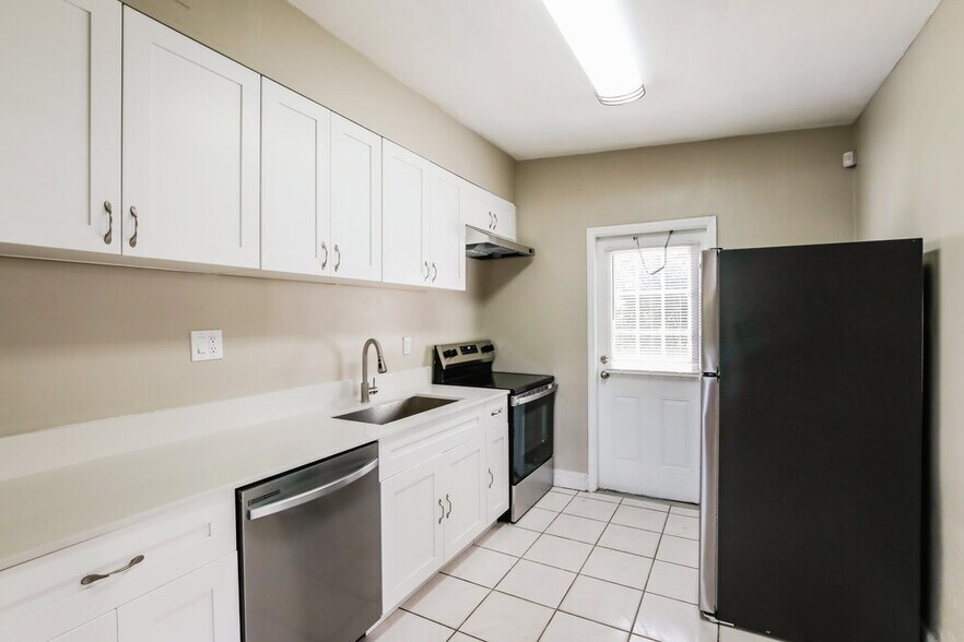 Building Photo - 1100 NW 143rd St
