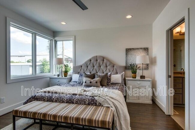 Building Photo - 958 9th Ave S