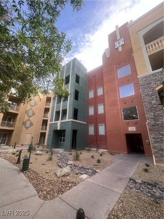 Building Photo - 68 E Serene Ave