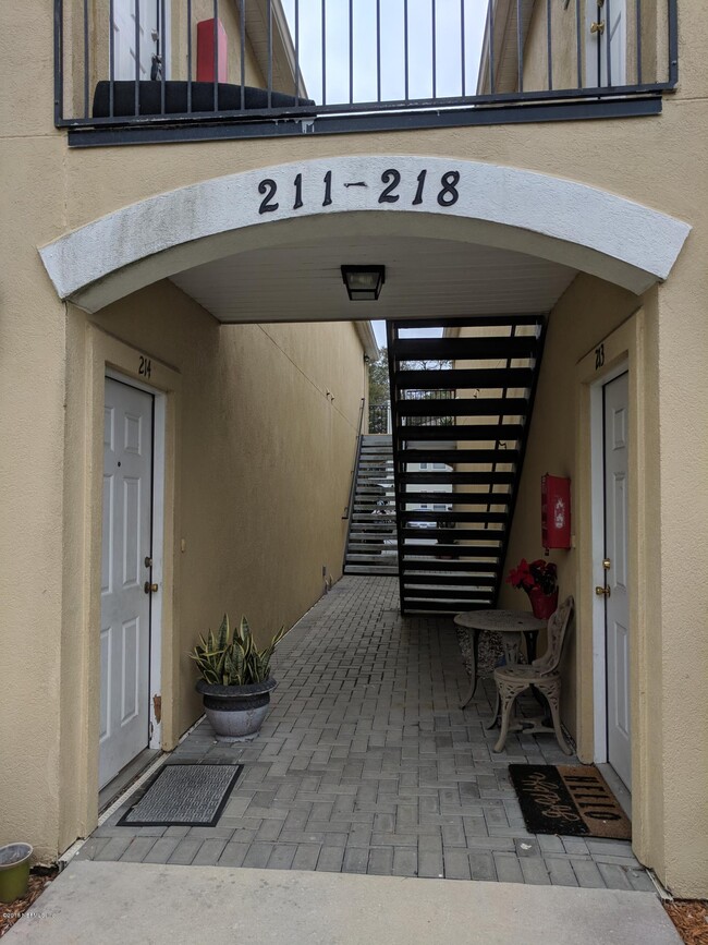 Building Photo - 218 Jardin De Mer Pl