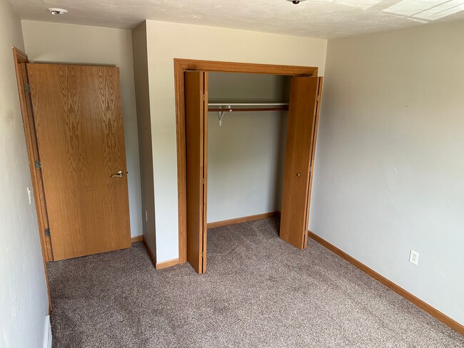 Building Photo - 2010-2012 Autumn Lane, Unit 2012