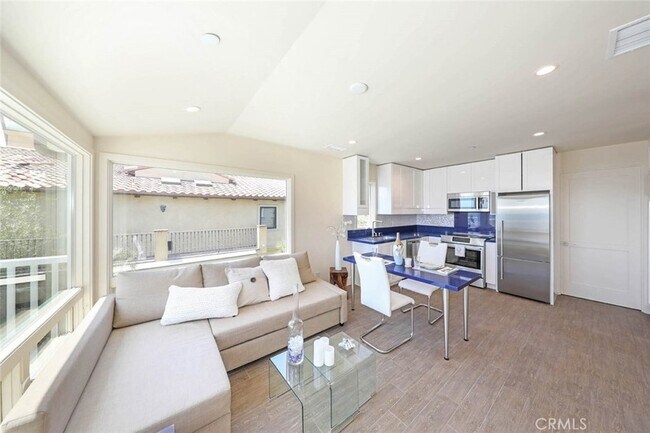 Building Photo - 376 Cliff Dr