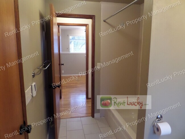 Building Photo - RARE FIND! Adorable 3-Bedroom Mid-Century Home in Great Des Moines Location!!