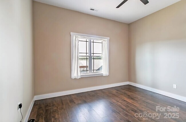 Building Photo - 75 Leyland Cir