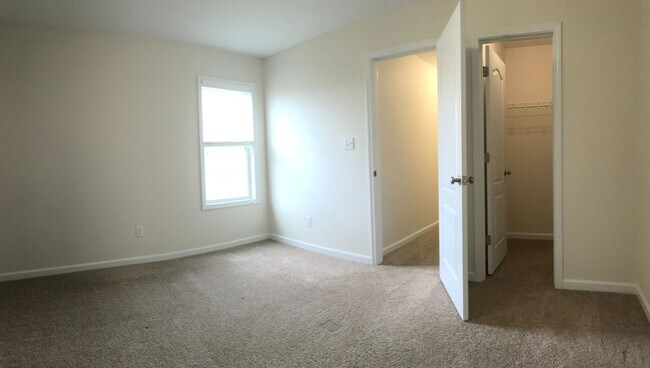 Building Photo - Regal Home on Regatta Way!