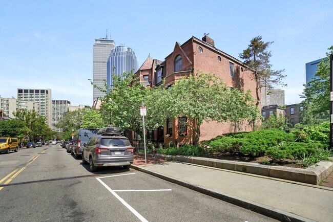Building Photo - 231 W Newton St