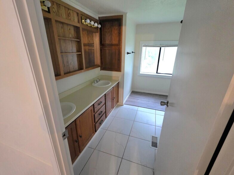 Building Photo - 20835 Valsetz Rd