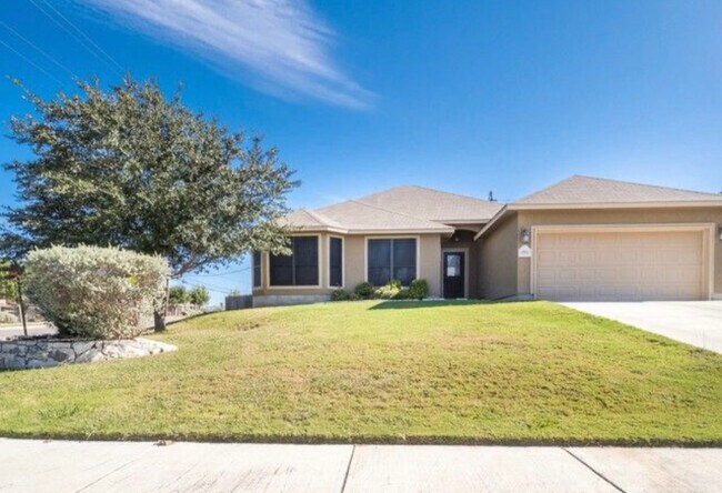 Primary Photo - 2011 Sungate Dr