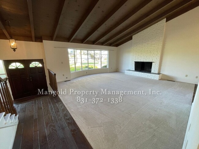 Building Photo - Beautiful 4-bed 2-bath Home with Cozy Fireplace, Front and Back Yards and Large Windows!