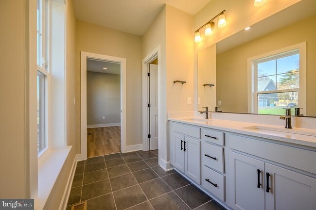 Building Photo - 2424 Carey Ln