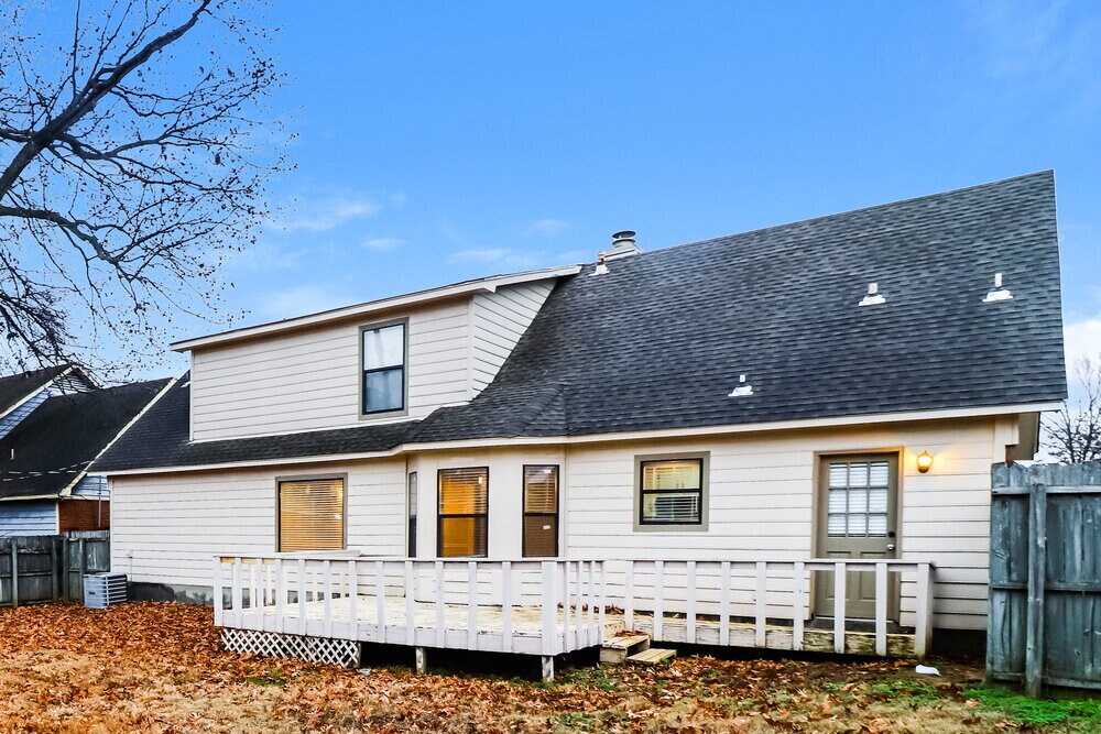 Building Photo - 4893 Barkshire Dr
