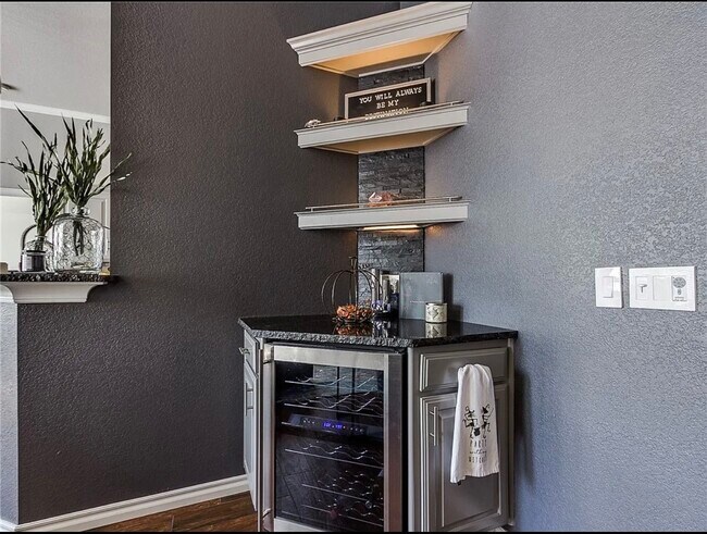 Building Photo - 10704 NW 32nd St