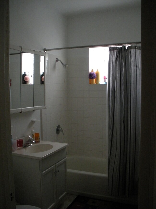 2 full baths - 1218 W Columbia Ave