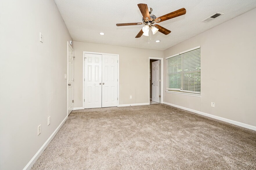 Building Photo - 2921 Sunset Ct