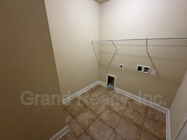 Building Photo - 4818 Dupont Cir