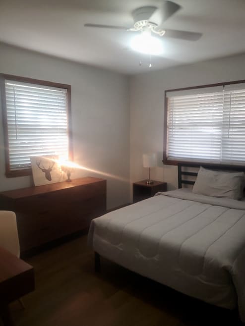 Building Photo - 1215 W Elm St