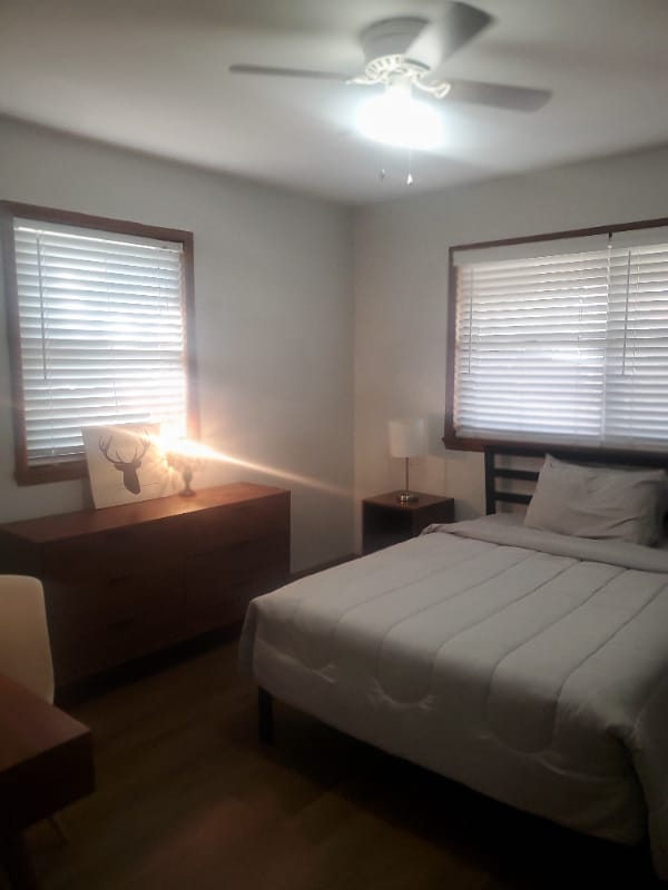 Building Photo - 1215 E Elm St