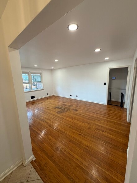 Building Photo - 161 Blades St