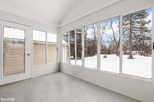 Building Photo - 7618 Sylvan St