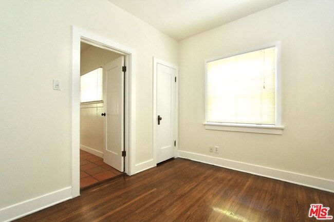 Building Photo - 4557 Lexington Ave