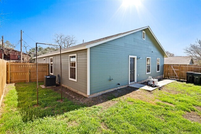 Building Photo - 1204 Hillyer St