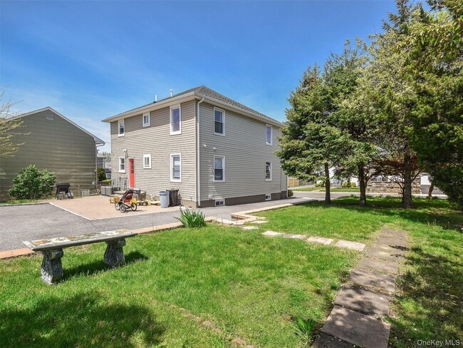 Building Photo - 22 1st St