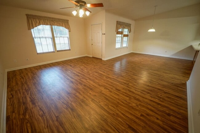 Building Photo - 2/2 Single Family Home in Park Terrace