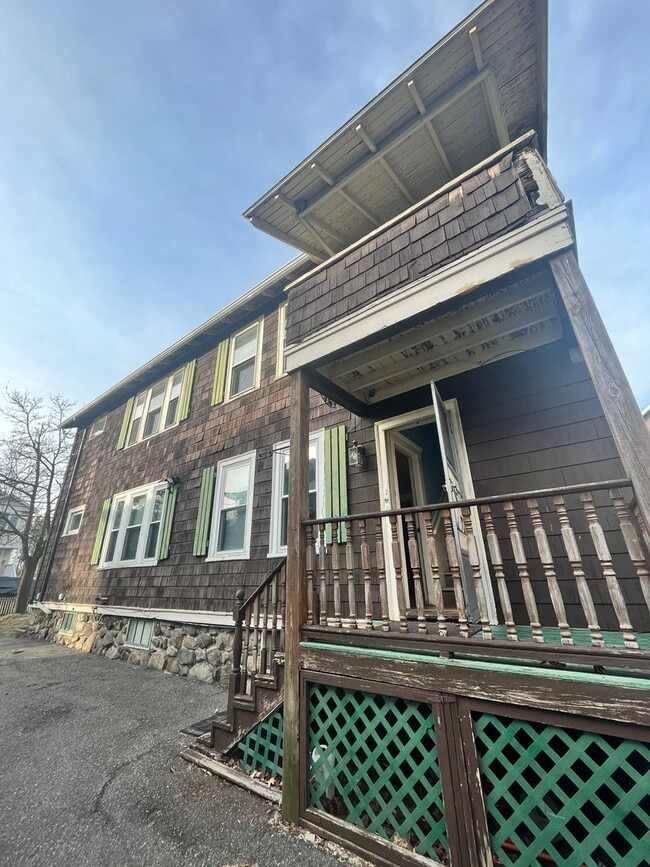 Building Photo - 147 Oakland Ave