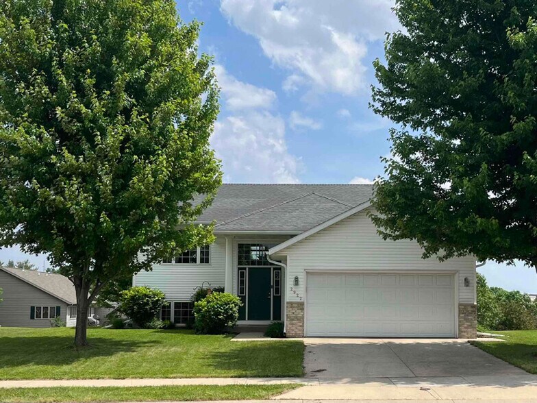 Building Photo - 2922 Kenosha Dr NW