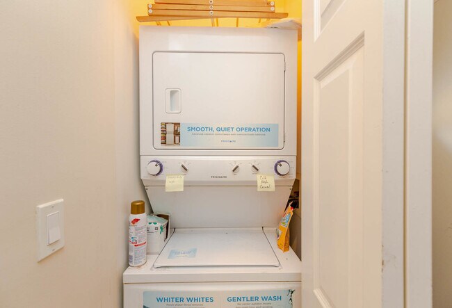 Building Photo - 6301 N Francisco Ave