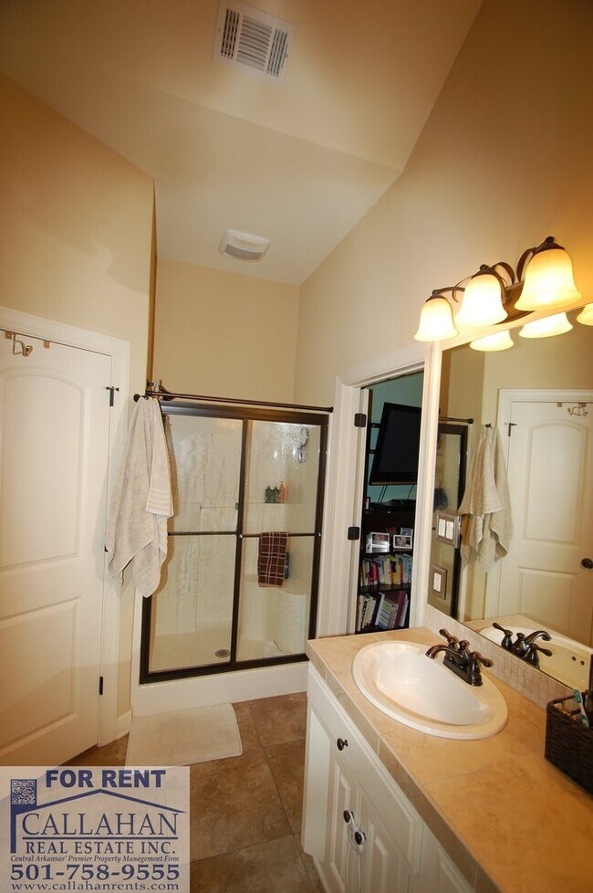 Building Photo - Sherwood Stone Hill Home