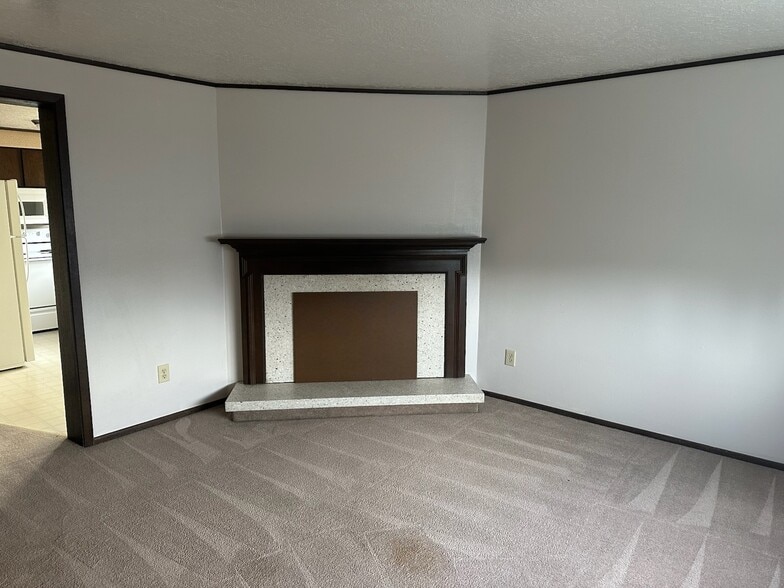 Building Photo - 713 Miller Ct